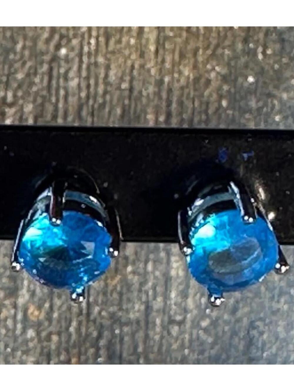 Vintage Blue Topaz 2 Ct total stud Earrings 1 Ct each earring silver genuine new